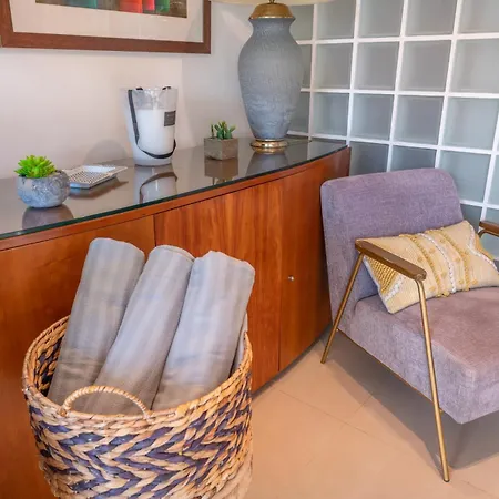 Place In The Sun - Free Out Door Jacuzzi - By Bedzy *